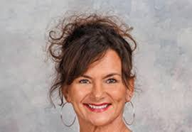 Iris Betts's Instagram, Twitter & Facebook