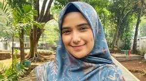 Nadya mustika rahayu curhat soal urusan agamanya di laman instagramnya. Netizen Bongkar Kebohongan Rizki Da Tentang Nadya Mustika Rahayu