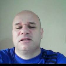 Na cidade de SANTA MARIA, RS esse homem não é só lição de sobrevivencia! É  lição de HUMANIDADE, de amor à VIDA! Com ele não tem nem existem as velhas  desculpas daqueles