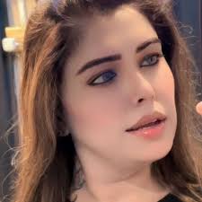 Pakistani Actress Yumna Zaidi spotted at Roza e Imam Hussain ( R.A ).M...