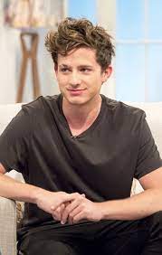 Pin De Genesis Del Milagro Cortijo Ra En Charlie Puth Charlie Puth Cantantes Celebridades