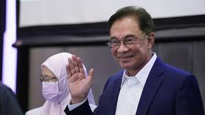 Aug 17, 2021 · malaysia's king has begun the process of selecting a new prime minister to replace muhyiddin yassin and lift the country out of a political crisis. Break Hot Malaysia Anwar Ibrahim New Prime Minister Of Malaysia