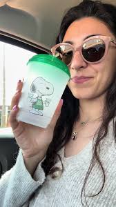 Daniela Esteves (@danielaesteveees)