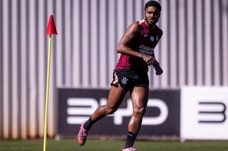 Corinthians: Vitinho sofre les&atilde;o no joelho e passar&aacute; por cirurgia | R&aacute;dio Itatiaia