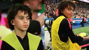 Es muy pronto para saberlo. Le Frere De Mbappe Un Ramasseur De Balles En Plus Pour Le Psg Monaco