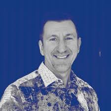 Kim Oates's Instagram, Twitter & Facebook