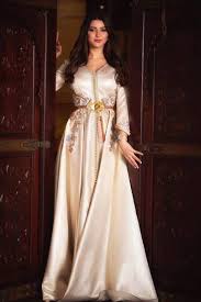 مريم سعيد في قفطان مغربي باللون اللؤلؤي اختارته من تصميم سلمى بنعمر Moroccan Caftan Moroccan Dress Morrocan Dress