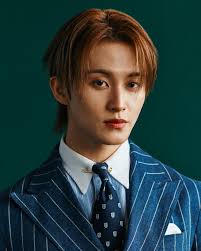 God damn. 🌟✨ MARK with David Lauren (Ralph Lauren's son) #폴로랄프로렌 #RLTennis  #PoloRalphLauren #MARKxPoloRalphLauren #WimbledonXMarkLee #마크랑폴로_윔블던출장  @onyourm__ark @poloralphlauren @ralphlauren ✩ 240714 The Championships,  Wimbledon cr ...