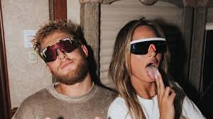 Dabei war der youtuber noch gar nicht lange mit julia rose zusammen: Youtuber Jake Paul Macht Beziehung Mit Nackt Model Offiziell Promiflash De