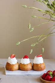 Baba Au Rhum Vegan Babaaurhumrecette Le Traditionnel Baba Bien Joufflu Bien Imbibe Savoureux Sucre Et Si Vous Baba Au Rhum Patisserie Francaise Savoureux