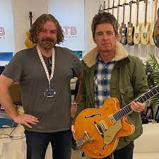 The former oasis rocker and his publicist partner were enjoying a date. Oasis Star Noel Gallagher Popped To Cheltenham For Guitar Shopping Trip Gloucestershire Live
