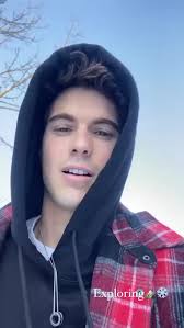 @leaelui @leaeluigbaby @scottmorton_m I wish I had snow 💀