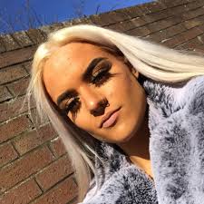 Iona Hamilton's Instagram, Twitter & Facebook