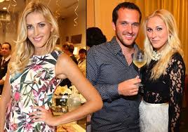 Svoji první zkušenost s moderováním získala ve svých osmnácti letech v rozhlasové stanici kiss proton, kde v té době pracovala jako hosteska. Zorka Hejdova Rada Utikala Od Chlapu Manzel Si Ji Pojistil Svatbou A Hypotekou Blesk Cz