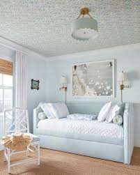 All that glitters… gold glittery walls, matching pillows, and oversized wall art make the perfect combination for a chic bedroom. Blue And Peach Girl Bedroom Design Design Ideas
