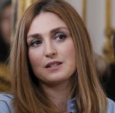 Select from 5588 premium julie gayet of the highest quality. Julie Gayet So Tickt Frankreichs Illegale First Lady Welt