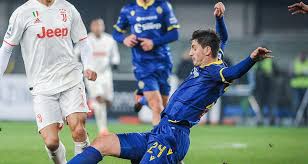 A late goal from miguel veloso was enough for hellas verona to snatch a point at home to inter | serie a timthis is the official channel for the serie a. Hellas Verone L Inter Et La Juve Se Battent Pour Kumbulla
