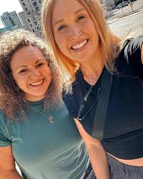 Laura Siders's Instagram, Twitter & Facebook