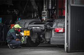 Taking your truck to a maintenance shop could take almost all day after you make an appointment and driving to the shop. Semi Truck Oil Change Intervals When You Should Change Oil