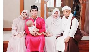 Атанын кадырын балалуу болгондо билерсин. Begini Kenangan Larissa Chou Tentang Ustaz Arifin Ilham Punya Panggilan Kesayangan Hot Liputan6 Com