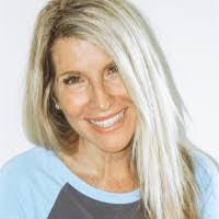 Kelly Stromberg's Instagram, Twitter & Facebook