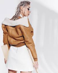 В молодости подрабатывала маникюром, трудилась хостес в развлекательных. Nastya Ivleeva Instagram Stili Znamenitostej Modnye Pozy Populyarnye Zhenshiny