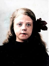 Michael Caine with his mum in the 60s London.He said this about her. "I'm  not sure she ever quite understood what I did. And she certainly never  understood how much I earned.