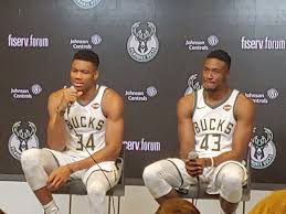 Giannis' older brother thanasis debuted in 2014 when he was drafted by the knicks. Bucks Brothers Antetokounmpo Lopez Siblings Shooting Hoops Together Again Wuwm