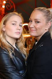 Wenige tage alt kam janine kunze in eine pflegefamilie, von der sie sich mit 18 jahren adoptieren ließ. Janine Kunze Starportrat News Bilder Gala De