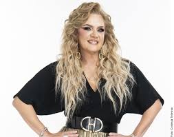 Érika Buenfil se prepara para cumplir 60 pero quiere seguir activa