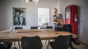 Ihr auserwählter ist ein musiker aus südafrika. Zu Hause Bei Miss Schweiz Dominique Rinderknecht Menage A Trois