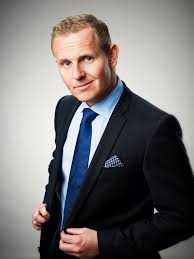 Måns möllers humor är snabb, bred och vass. Mans Moller Bokastandup Svensk Standup