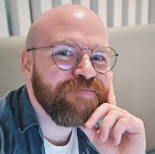 What is the ideal gaming table size for 4 players?