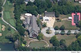 Kelly rented in metro atlanta officially sold a few weeks ago on june 3, closing at approximately $1,785,000. R Kelly Mansion Bought By Bank In Foreclosure Auction Realestate Rkelly Celebrity Houses R Kelly House Uckfield