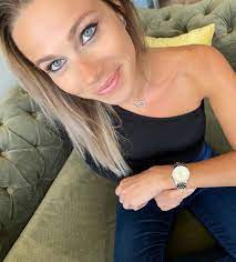 Reconnue pour son professionnalisme, elle revient pour le sport business. 18 3 K Mentions J Aime 319 Commentaires Marion Rousse Rousse Marion Sur Instagram Merci Breitling France Pour C Rousse Rousse Marion Petite Merveille