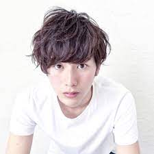 マッシュは動きのある重軽シルエットで マッシュ メンズ メンズ ヘアスタイル ミディアムロング