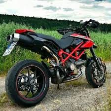 It all started with a mad scientist at ducati's secret lab in bologna who envisioned a supermotard with the heart it also saw serious weight reduction and now weighed a scant 172kg (dry). Hypermotard Evo Sp Ducati Hypermotard 1100 796 821 939 Ducati1 Forum Fur Ducati Rennsport Und Technik