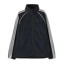 スポーツウェア＆スニーカーをモードに着こなす、ヨウジヤマモト×アディダスのコラボ新作！ | UOMO