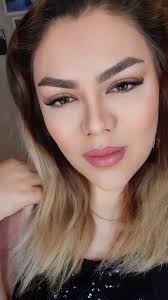 من یه چی نفهمیدم !!! چرا اینجا همه یا دکترن یا خلبانن ؟ ما بقی هم یه مشت  پولدار دهه پنجاهی که دنیا به هیچ جاشون نیست 😐