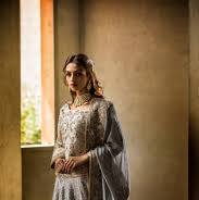 nida azwer from pakistanpretwear.com