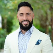 Stacey Kain's Instagram, Twitter & Facebook