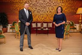 Content op de r2 wiki. Koning Willem Alexander Beedigt Minister Van Ark Ditjes Datjes