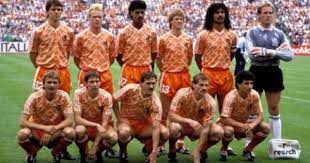 Wij hebben een zeer fraai ek 88 look a like tot uw beschikking. Pin On Nederlands Elftal