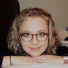 Carly Wells's Instagram, Twitter & Facebook