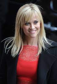 Bonjour à tous, j'aimerais connaître la différence entre une mèche dégradé et une frange sur le coté ? Reese Witherspoon Avec Une Frange Effilee Sur Le Cote Coiffure Frange Frange Effilee Coiffure