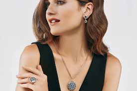 Enamel jewelry by expert jeweler Victor Mayer