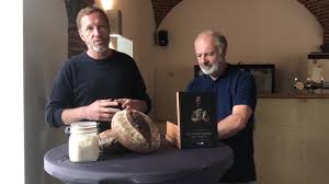 Paul Magnette Publie Son Petit Traite De L Art Boulanger Video Dailymotion
