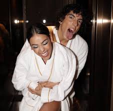 ¿qué hacen danna paola y jorge lópez juntos en bata de baño? 100 Lu Y Valerio Ideas In 2021 Elite Danna Paola Couples