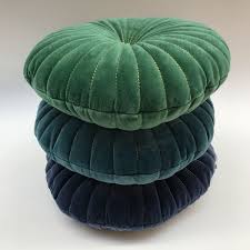 Kussen Fluweel O 40 Cm Kol Blauw Met Gouden Stiksels Dubbelzijdig Lounge Living Decoratie En Interie Groene Slaapkamer Decor Groen Interieur Blauw Interieur