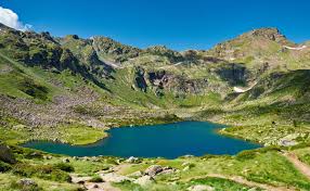 Km.), it is about half the size of . Beste Reisezeit Und Klima Fur Andorra